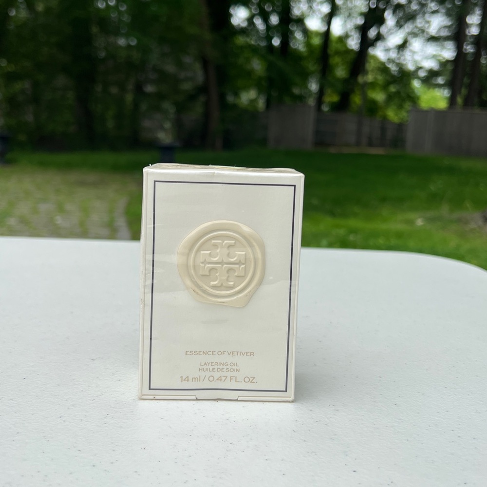 Tory Burch Essence if Vetiver Layering Oil